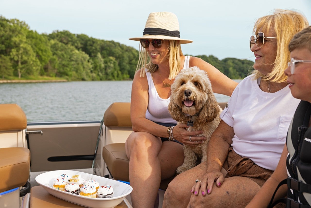 Harris Pontoon Boats Crowne 250 SL Dog Family