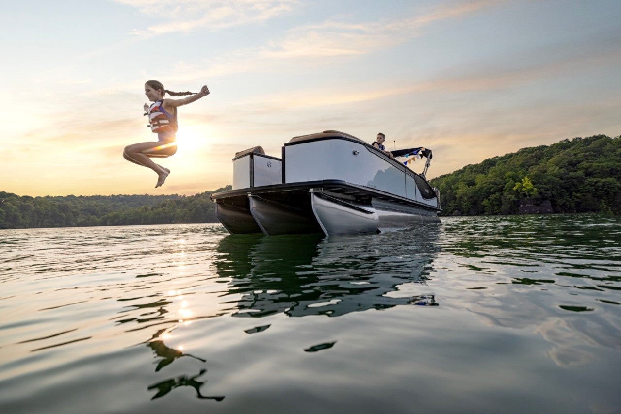 Harris Pontoon Boats Sunliner 250 SLDH Jumping