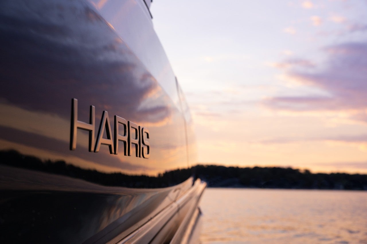 Harris Pontoon Boats Crowne 250 SL Sunset Logo
