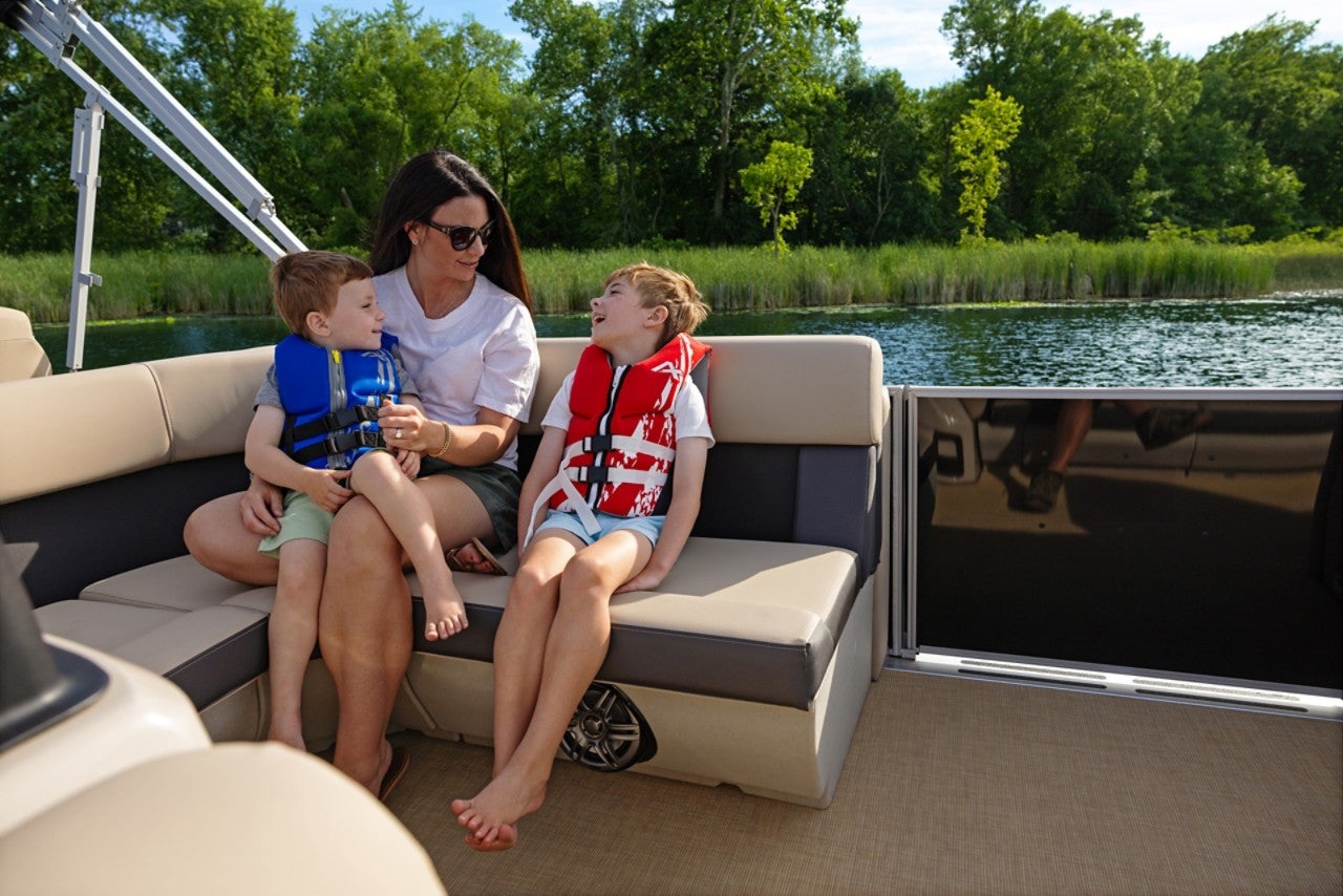 Harris Pontoon Boats Cruiser 230 FCL Mother Kids