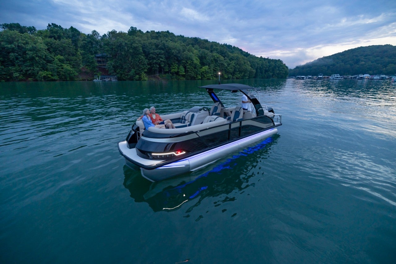 Harris Pontoon Boats Grand Mariner 250 CWDH Lighting E4A2704Rt
