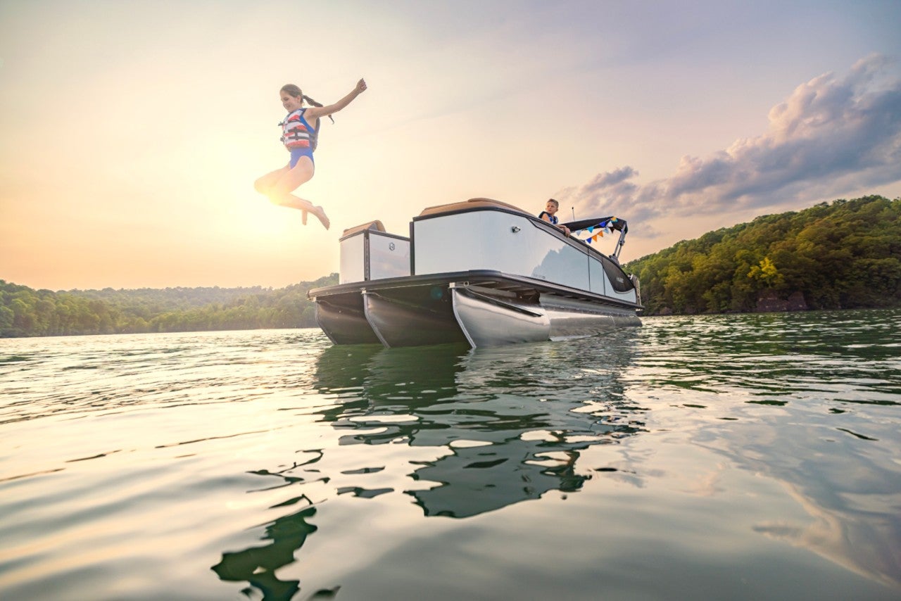 Harris Pontoon Boats Sunliner 250 SLDH Jumping