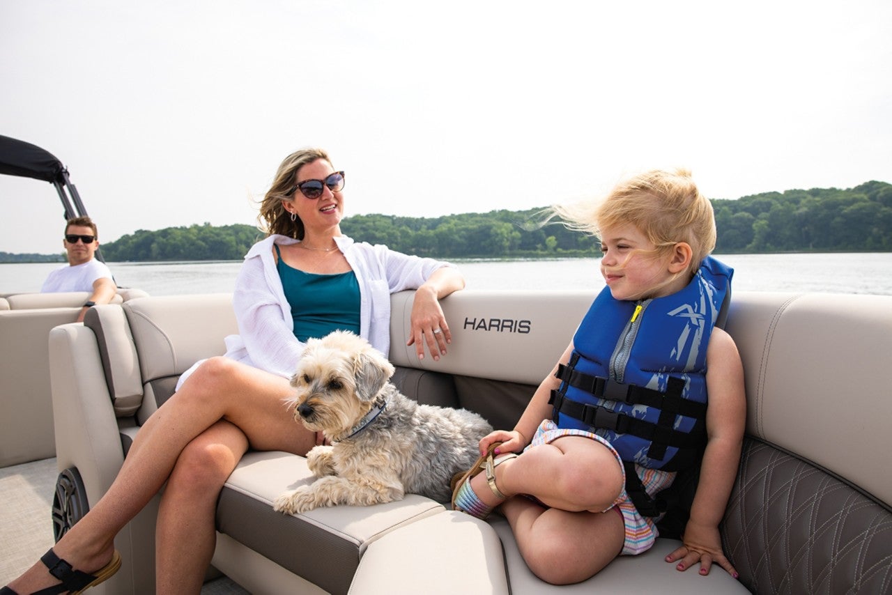 Harris Pontoon Boats Sunliner 250 CW Mom Girl Dog